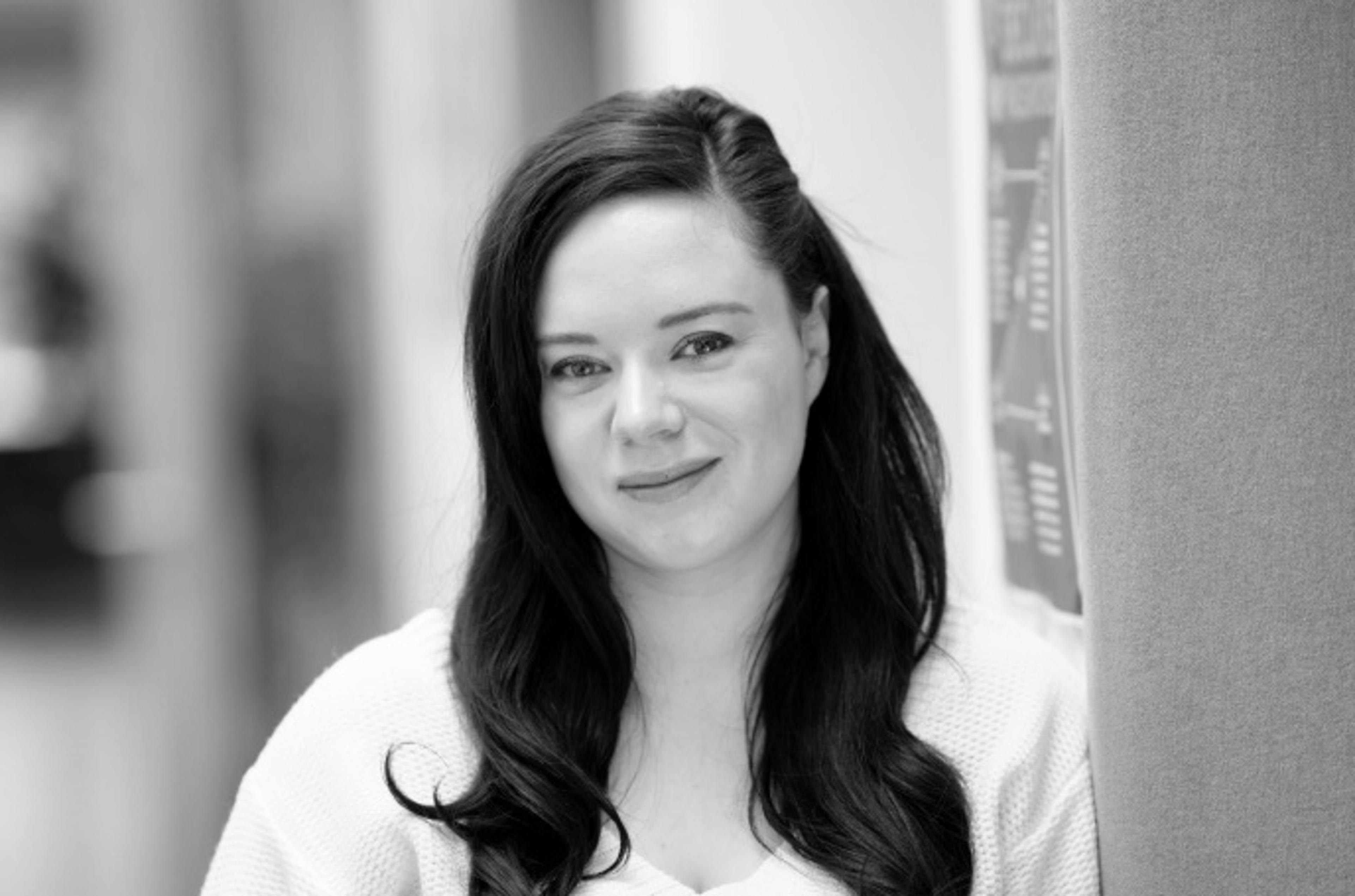Anna Roe author profile
