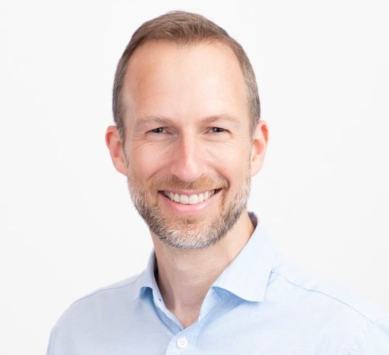 Headshot of Kenneth De Spiegeleire, chief revenue officer at Qonto