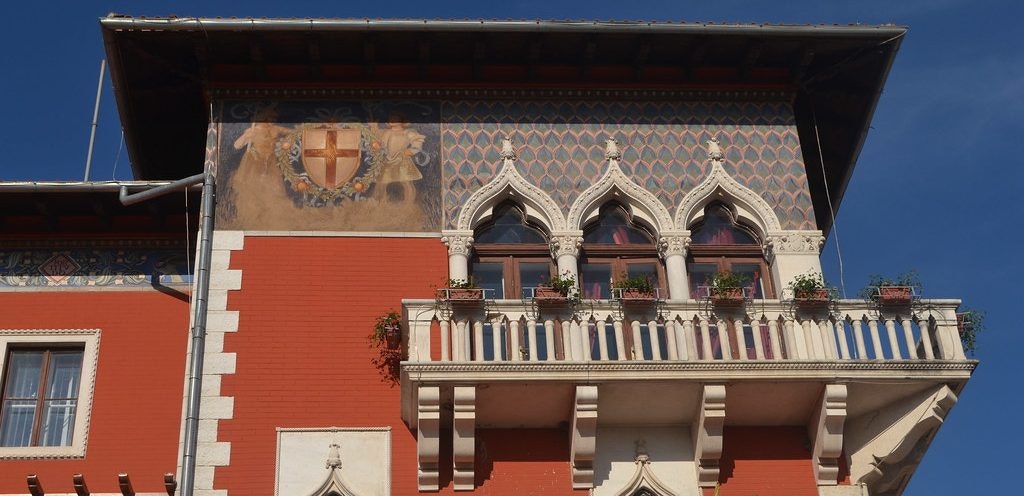 "Gradska palača Vodnjan (134FJAKA_1070)" by Janko Hoener is licensed under CC BY-SA 2.0