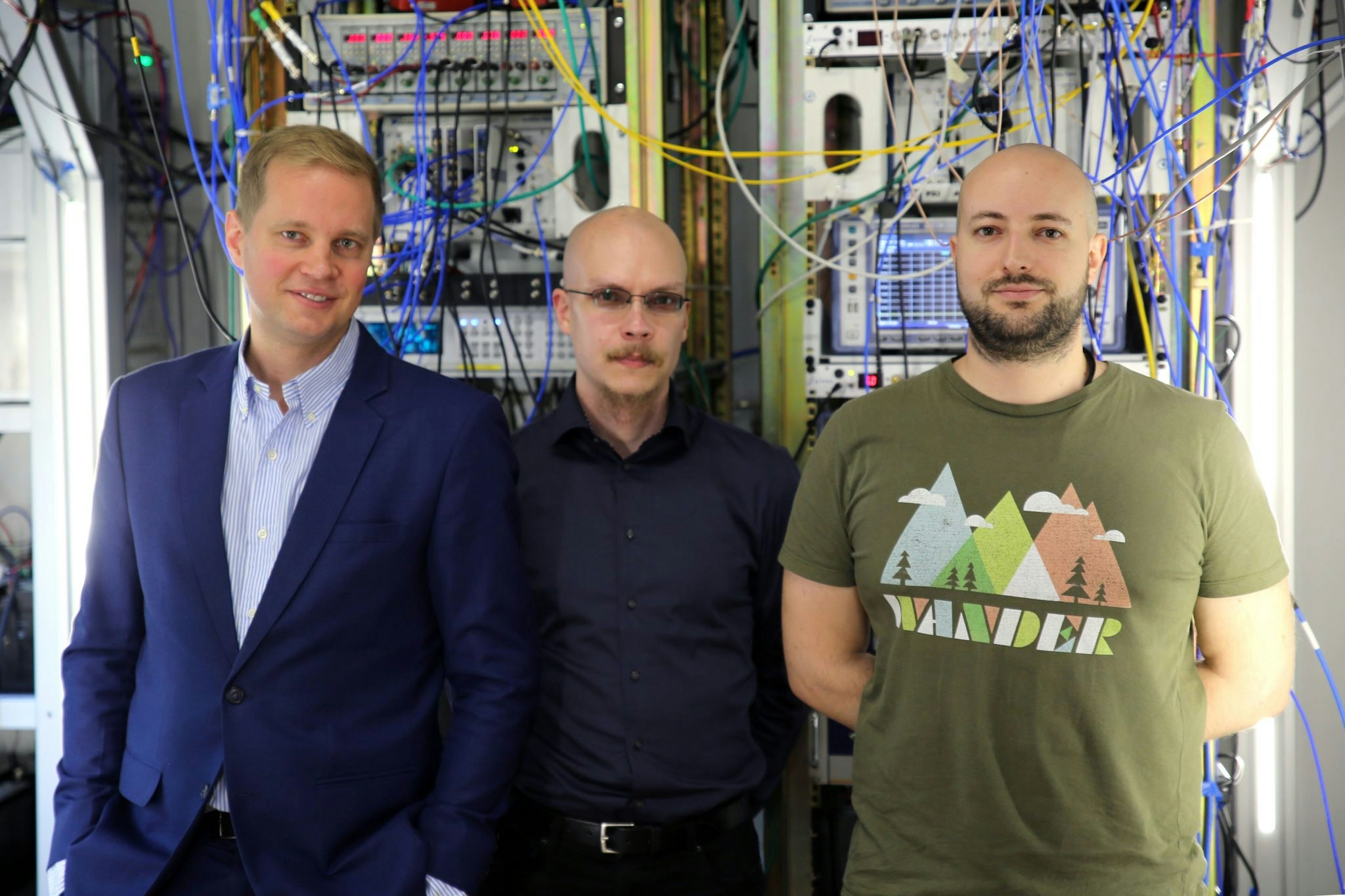 Researchers on Aalto University quantum bolometer