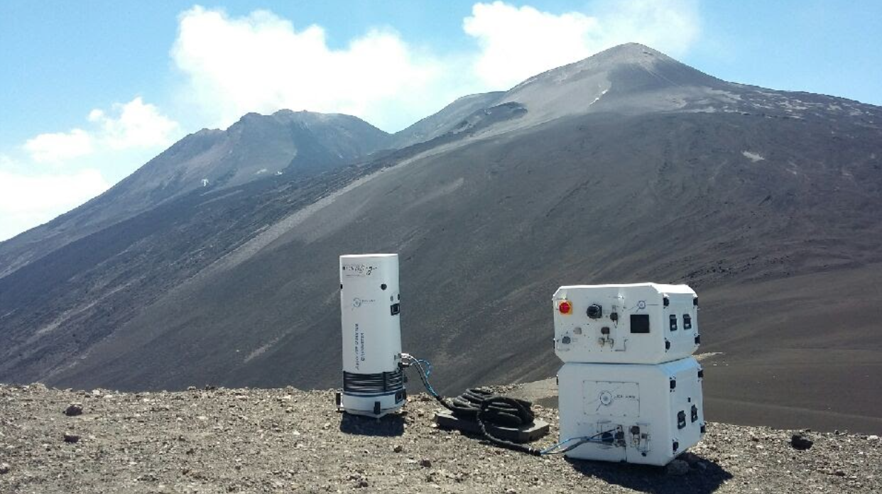 Muquans sensors on Mount Etna