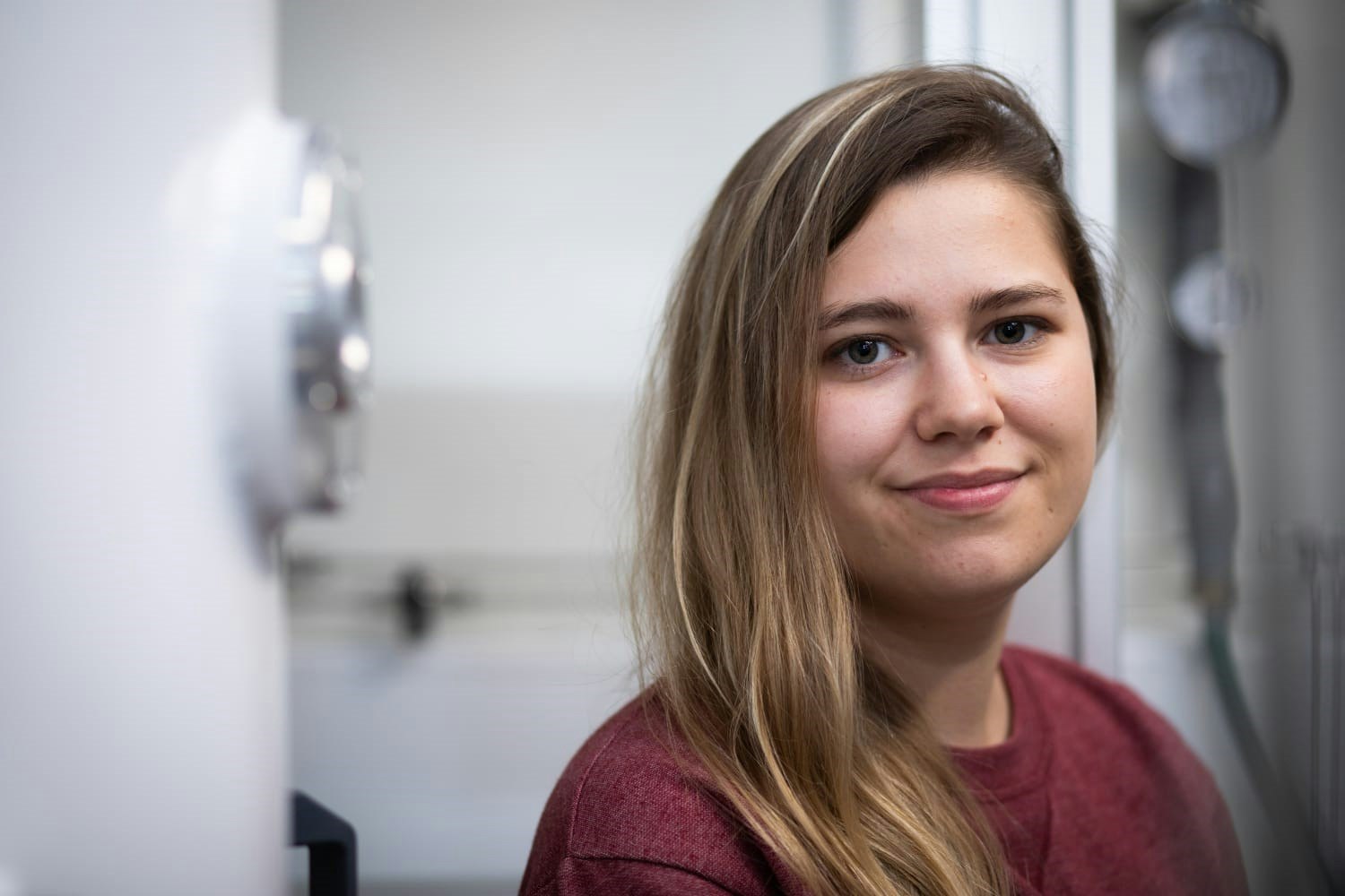 Virginia Ciriano Tejel, a PhD student working in a low- temperature laboratory at UCL