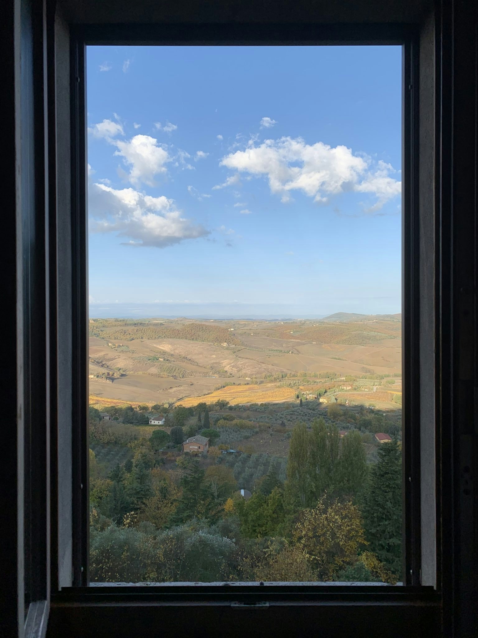 Everli Montepulciano Italy window