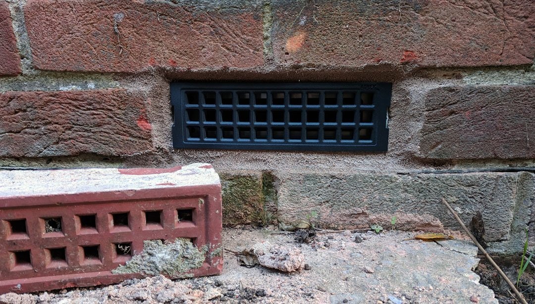 An image of AirEx's plastic brick next to a traditional terracotta airbrick