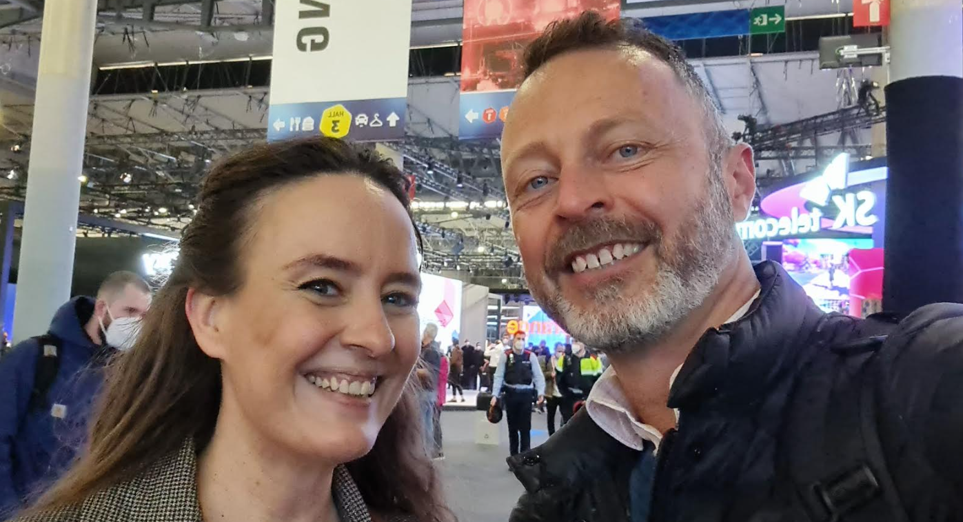 IriusRisk cofounders Cristina Bentue (L) and Stephen De Vries (R)