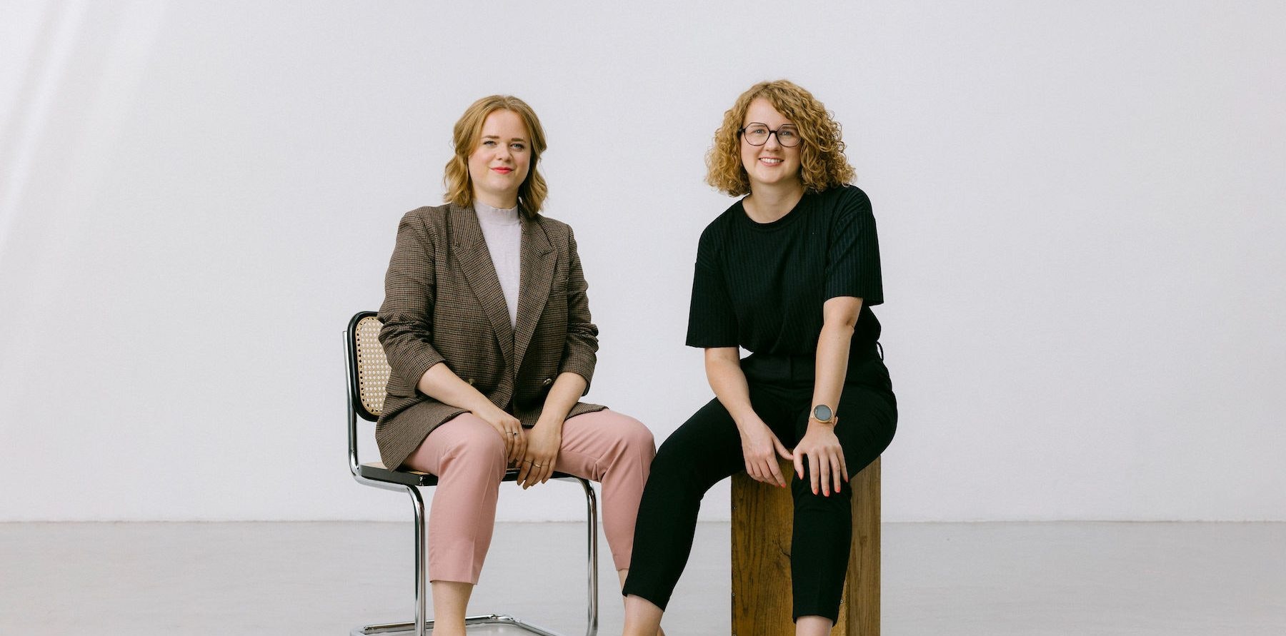 A landscape photo of the founders of Fund F, Lisa-Marie Fassl and Nina Wöss
