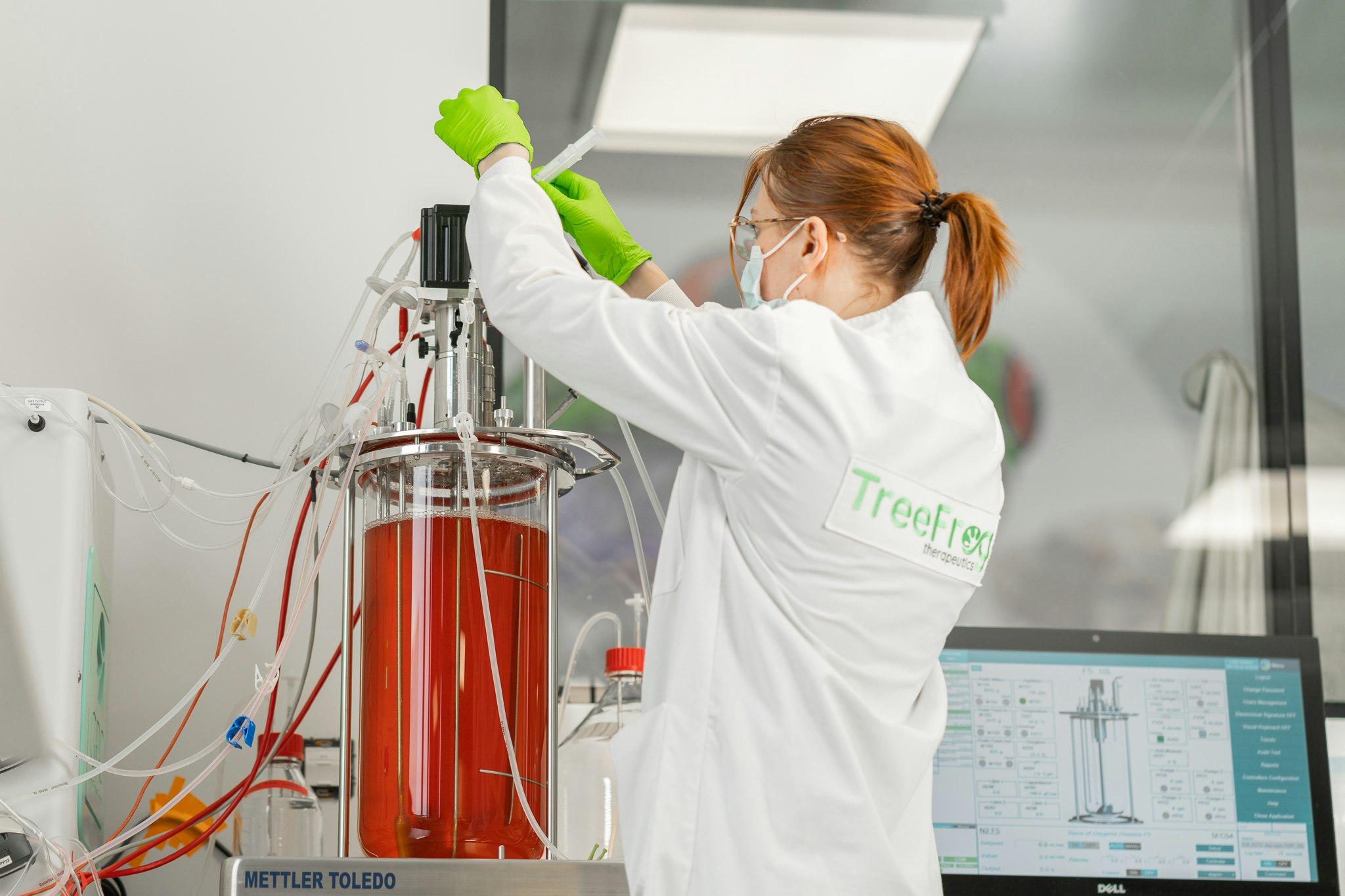 Picture of Treefrog Therapeutics' bioreactor.