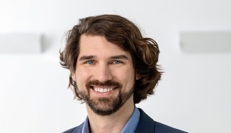 Headshot photo of Hannes Klöpper, CEO of HelloBetter