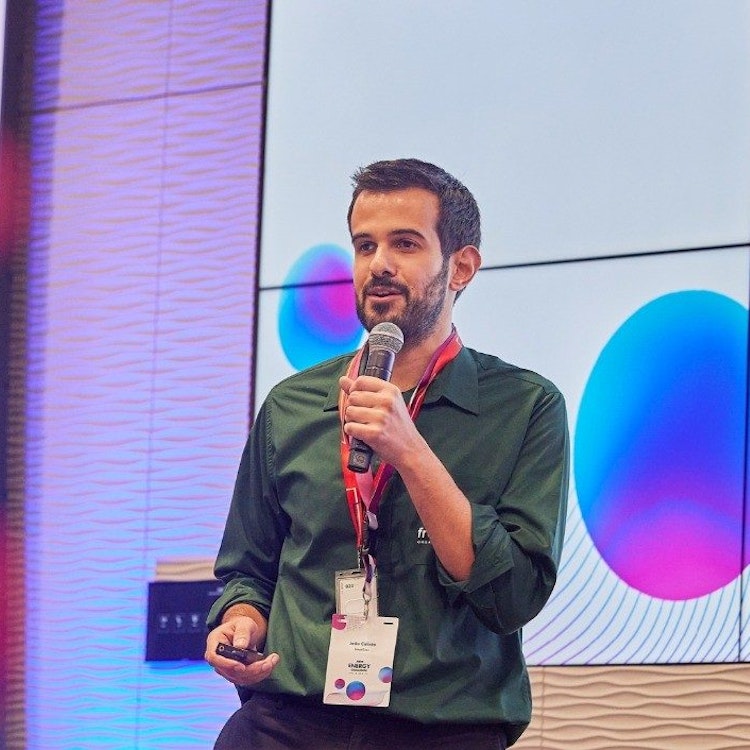 João Calixto, a research and development biochemist at Freetilizer, speaking on stage.