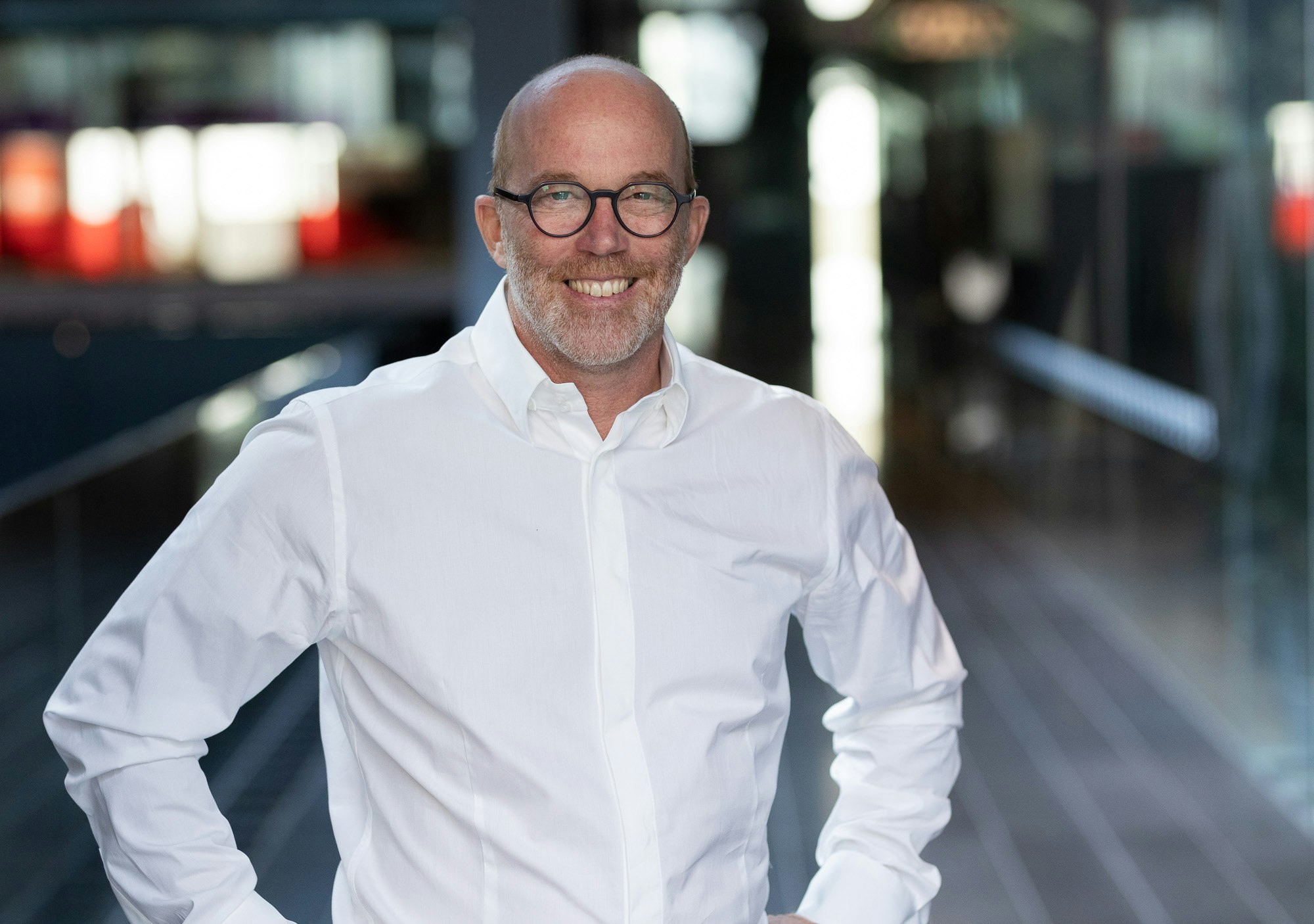 Photo of smiling Oliver Holle, managing partner and CEO of Speedinvest, in a white shirt