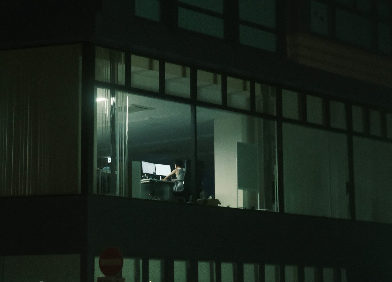 The 996 Work Schedule Debate: Scaling Success or Fast Track to Burnout?