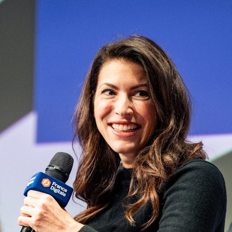 A picture of Hala Fadel speaking at AI Day in Paris. Credit: David Arous